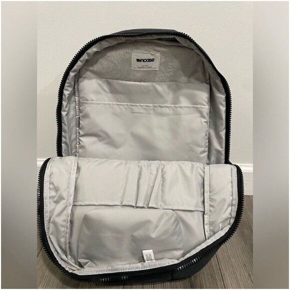 Incase Black Backpack - Picture 7 of 8